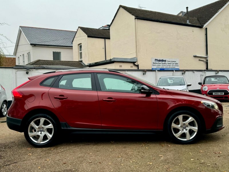 VOLVO V40 CROSS COUNTRY