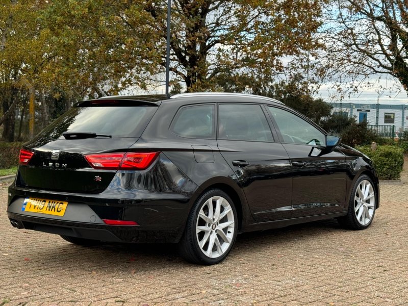 SEAT LEON