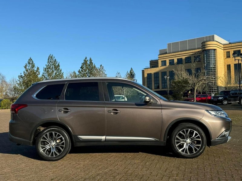MITSUBISHI OUTLANDER