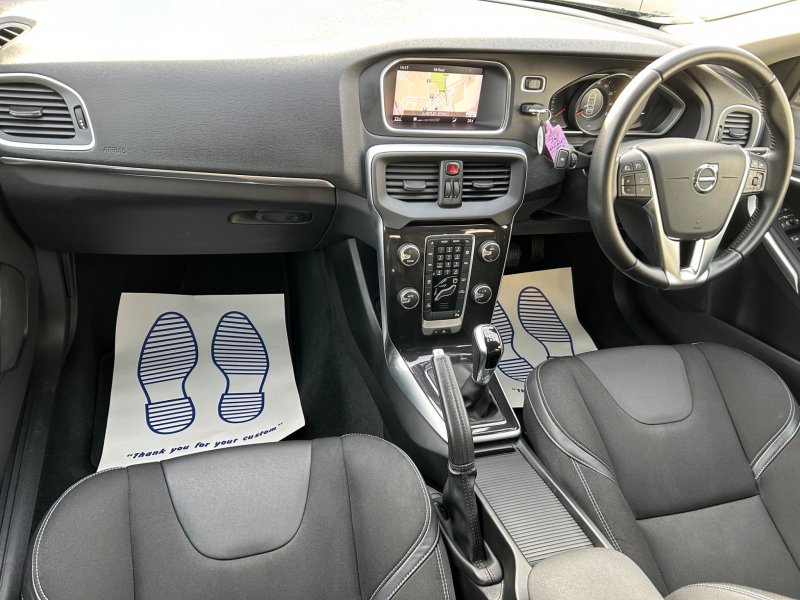 VOLVO V40
