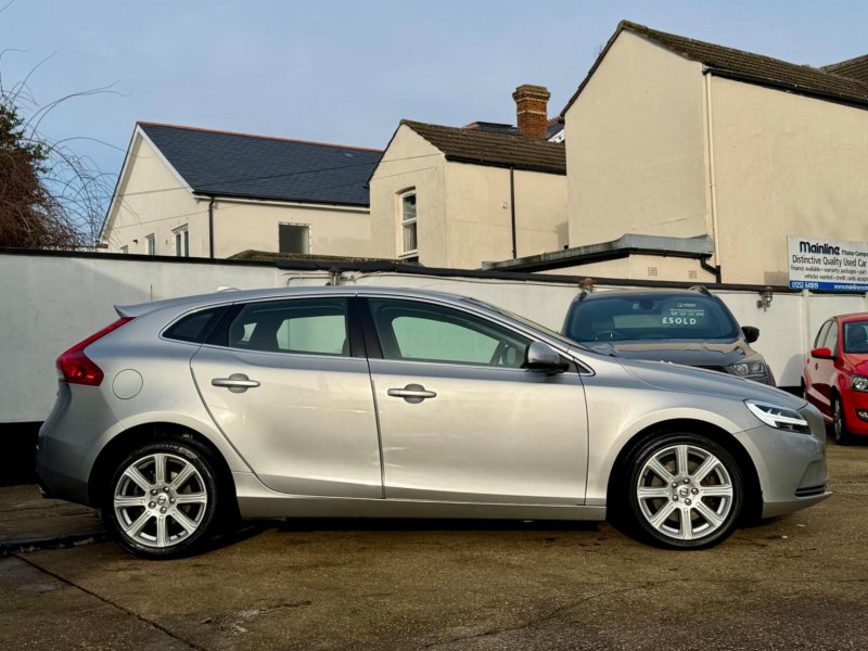 VOLVO V40