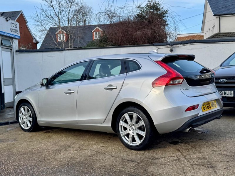 VOLVO V40