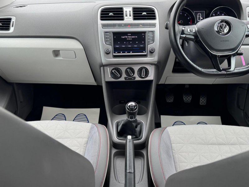 VOLKSWAGEN POLO
