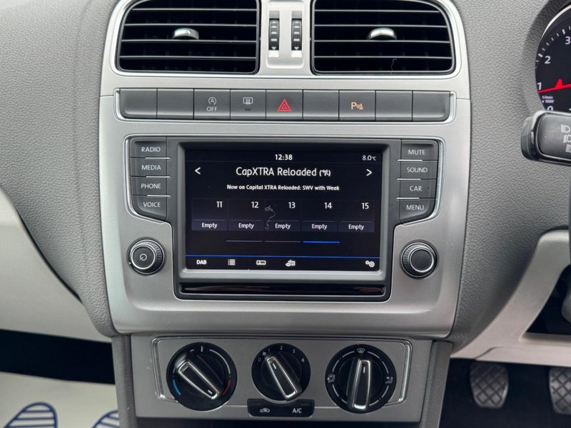 VOLKSWAGEN POLO