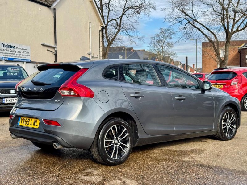 VOLVO V40