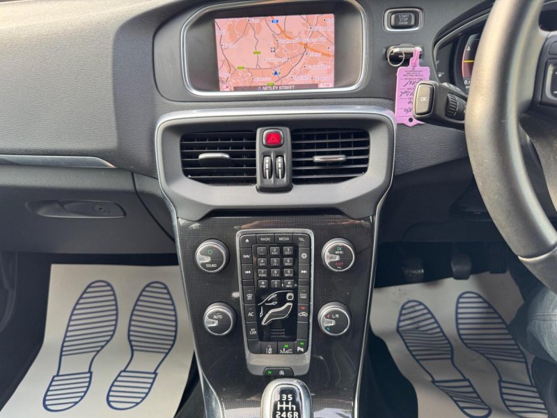 VOLVO V40