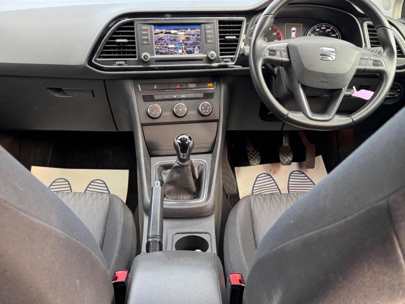 SEAT LEON