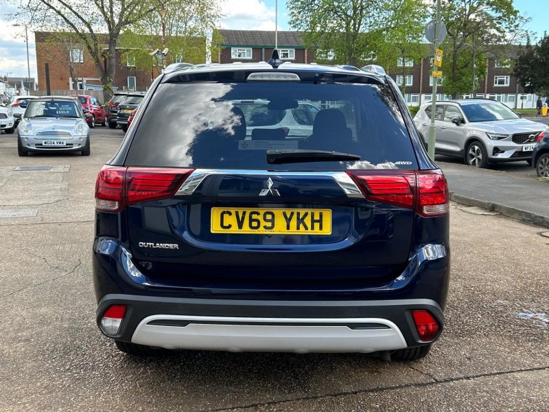 MITSUBISHI OUTLANDER