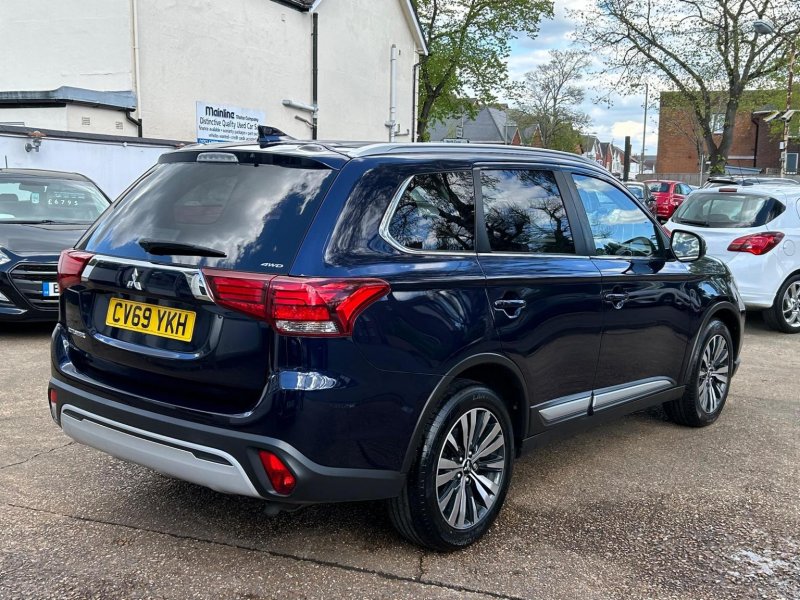 MITSUBISHI OUTLANDER